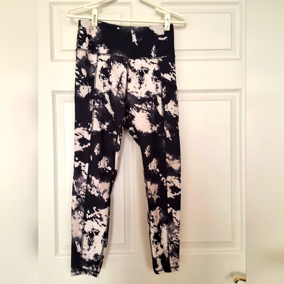 💥SALE💥Balance Collection, Medium, Black & White Varigated Leggings - Picture 1 of 6